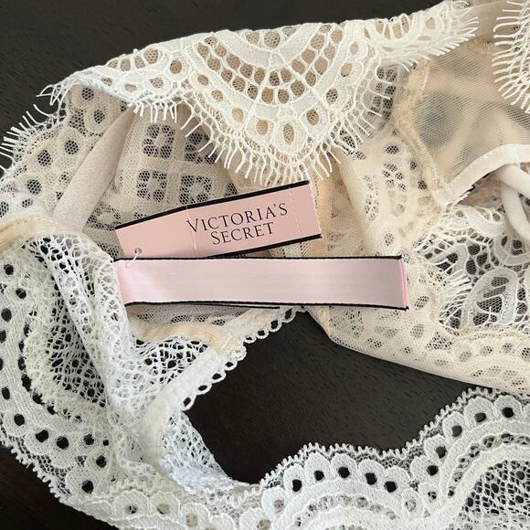 Victoria's Secret Dream Angels Lace Bralette - Picture 3 of 4